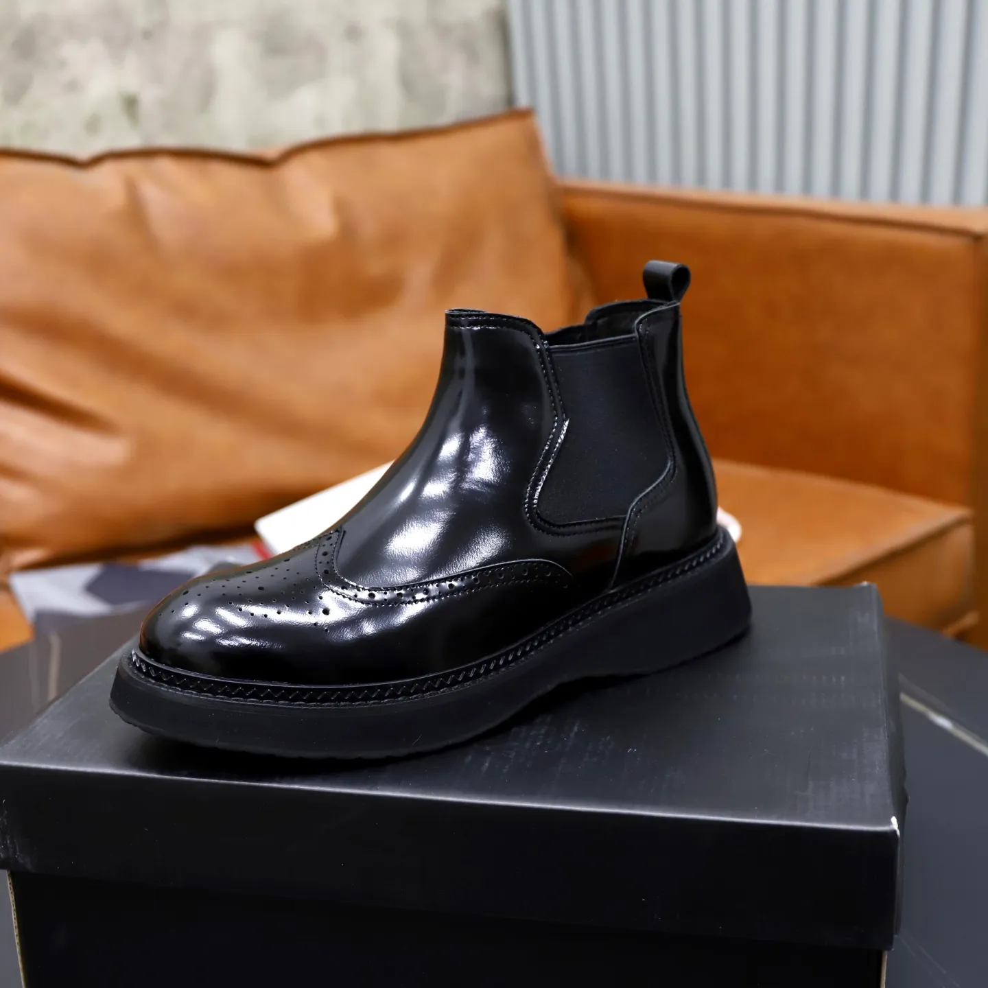 Ex-factory price: 680💰🙅‍♂️🙅‍♂️🙅‍♂️Fellow lining Cowhide lining Brand: PRADA Standard code: 38-44 (45 customized) Grade: Same style as the official website Material: Original high-grade cowhide surface Comfortable velvet lining Cowhide lining optional Non-slip soft wear-resistant outsole Style category: Men's fashionable casual boots Distinguished luxury brand elements Top luxury color: actual picture color